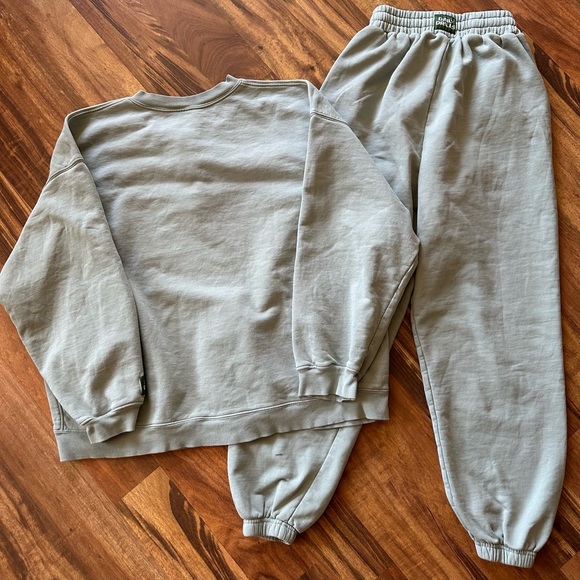 Daily Drills Oversized Henley Top and Joggers with Buttons - Picture 7 of 14